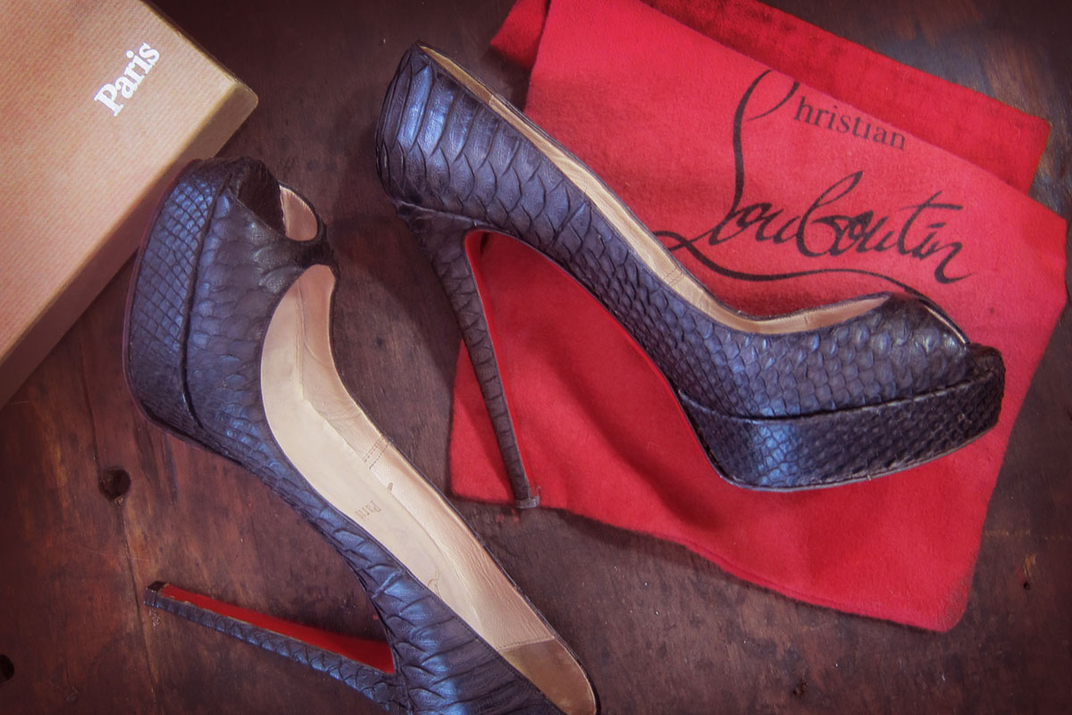 areal ingen spise Louboutin: Real vs Fake - How to tell if Louboutins are real?